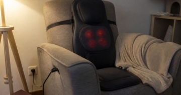 Shiatsu-Massagekissen auf dem Sessel